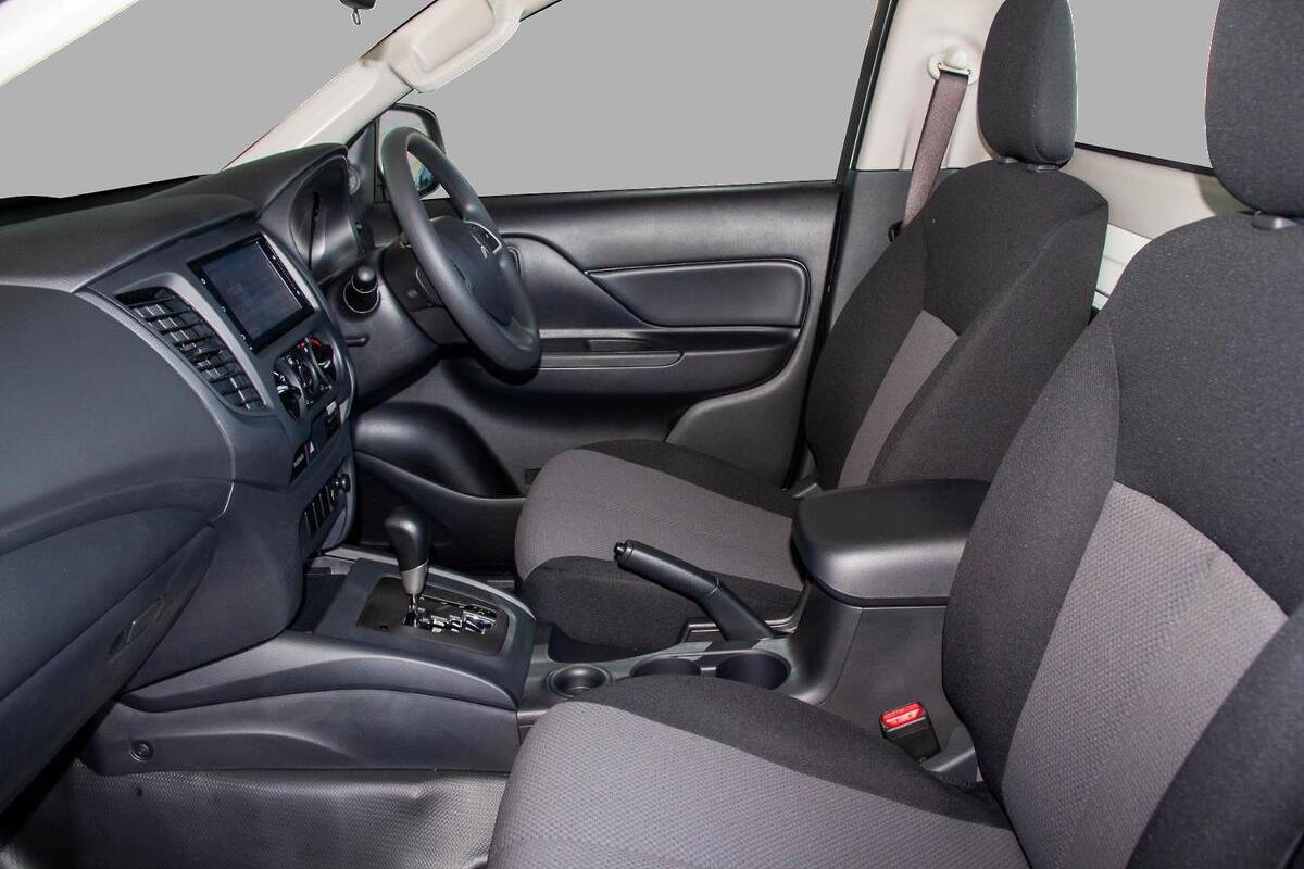 2024 Mitsubishi Triton GLX MR Auto 4x2 MY23 image 9