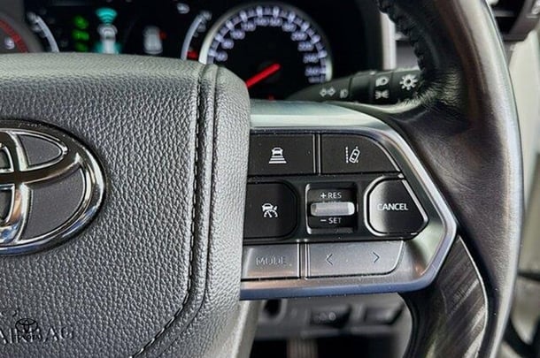2022 Toyota LANDCRUISER Sahara ZX image 19
