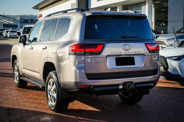 2024 Toyota Landcruiser VX image 6