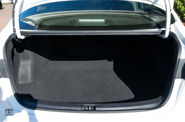 2020 TOYOTA Corolla Sedan Hybrid Ascent Sport image 19