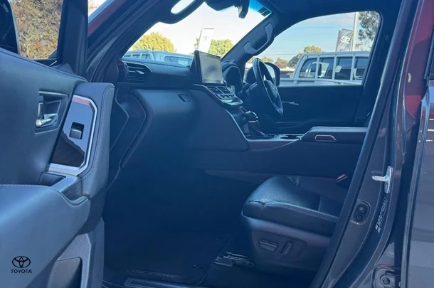 2021 Toyota Landcruiser GR-S image 11