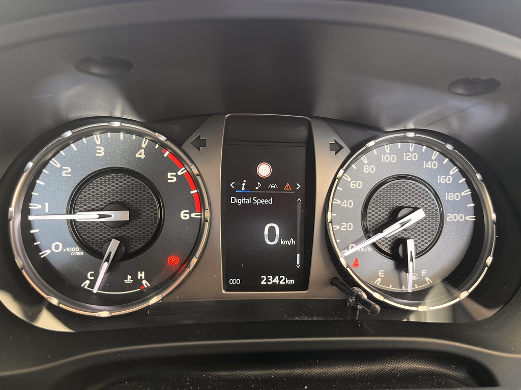 2023 Toyota Hilux SR image 14