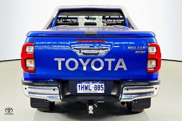 2021 Toyota Hilux SR5 image 7