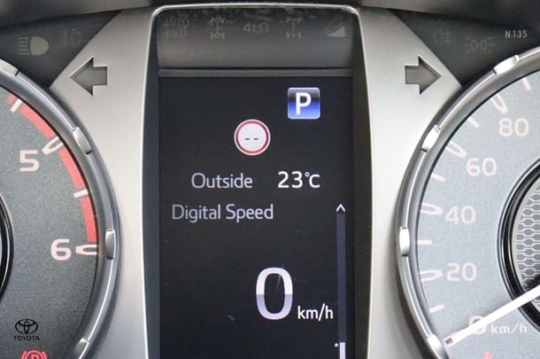 2023 Toyota Hilux 4x4 SR image 11