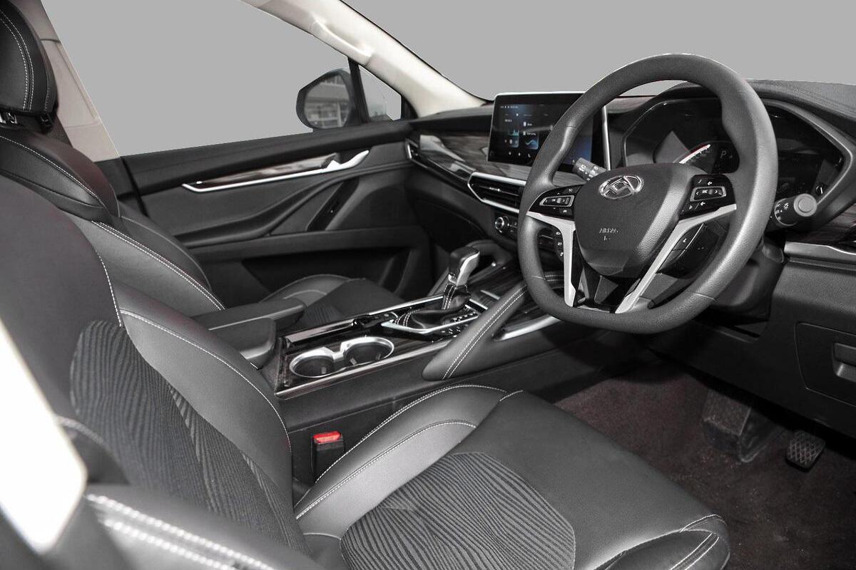 2024 LDV D90 Auto image 6