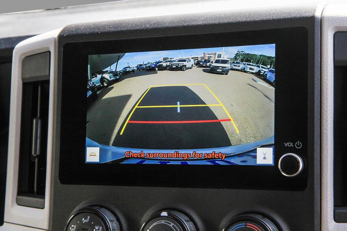 2024 Toyota Hiace LWB Auto image 12