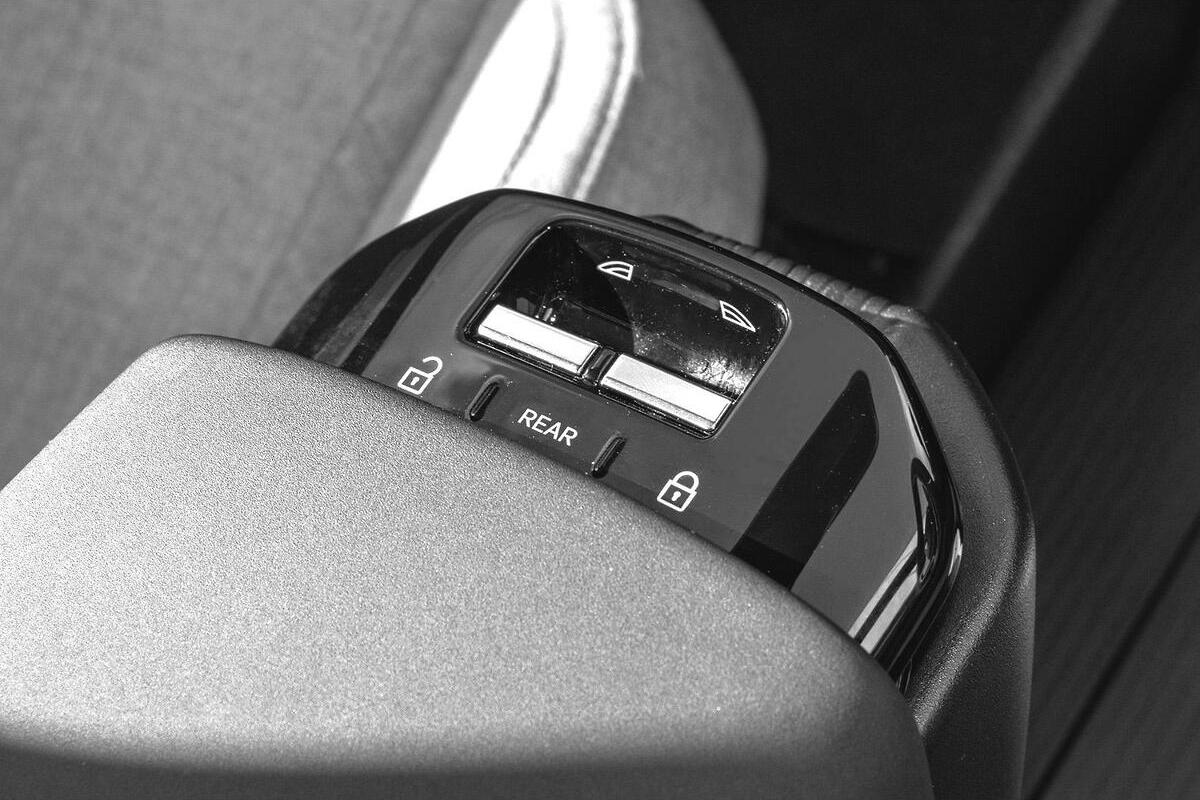 2024 Volvo EX30 Single Motor Extended Range Ultra Auto MY25 image 12