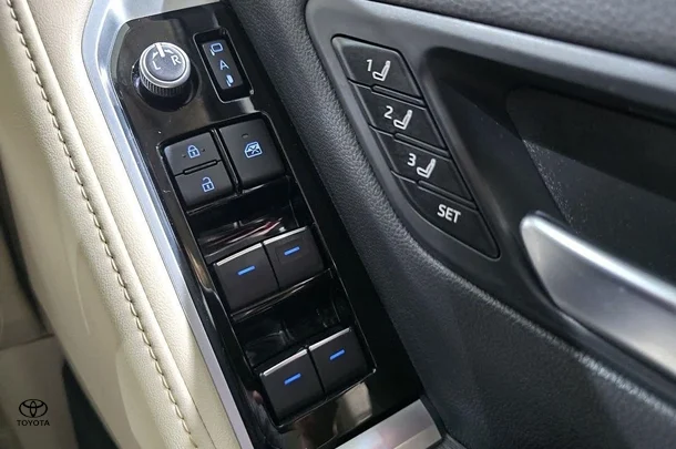 2022 Toyota Landcruiser Sahara ZX image 17