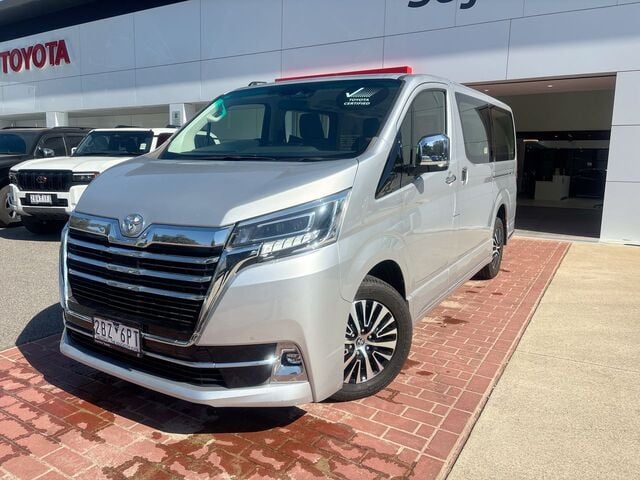 2019 Toyota Granvia Standard image 1