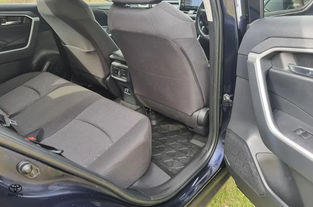 2021 Toyota RAV4 GXL-2WD image 16