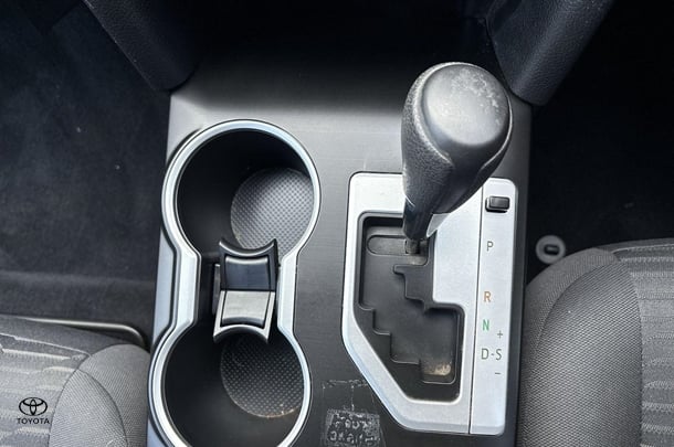 2016 Toyota CAMRY Altise image 19