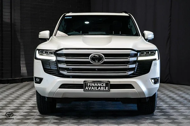 2024 Toyota Landcruiser VX image 3