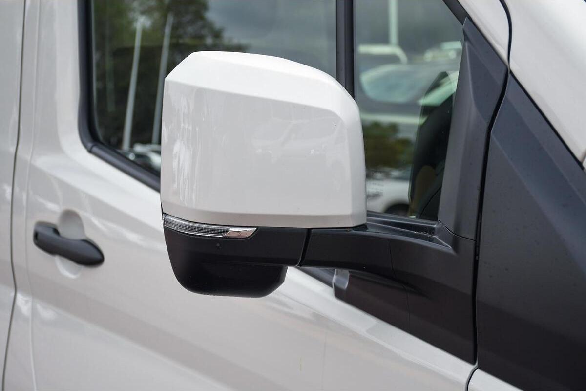 2024 Toyota Hiace Super LWB Auto image 7