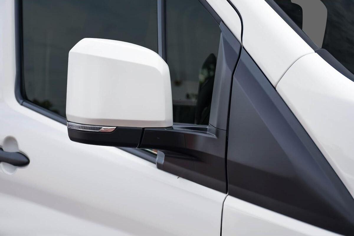 2024 Toyota Hiace LWB Manual image 8