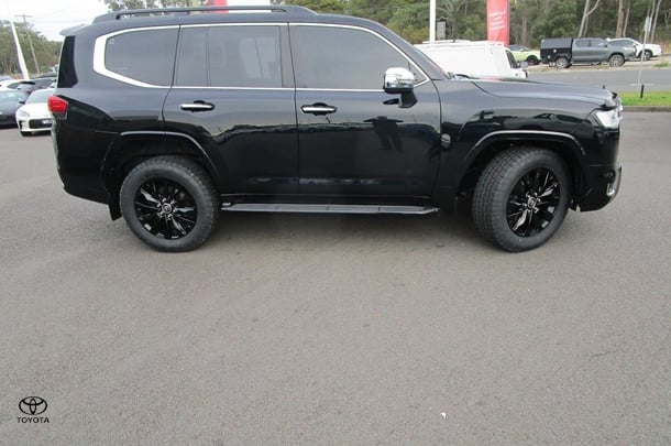 2022 Toyota Landcruiser Sahara ZX image 2