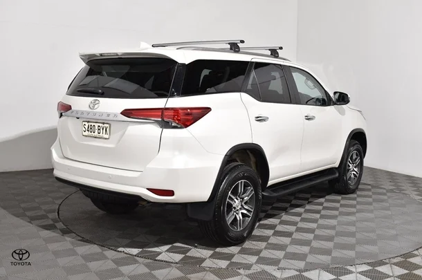 2018 Toyota Fortuner GXL image 2
