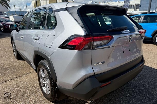 2024 Toyota Rav4 GX-2WD image 2