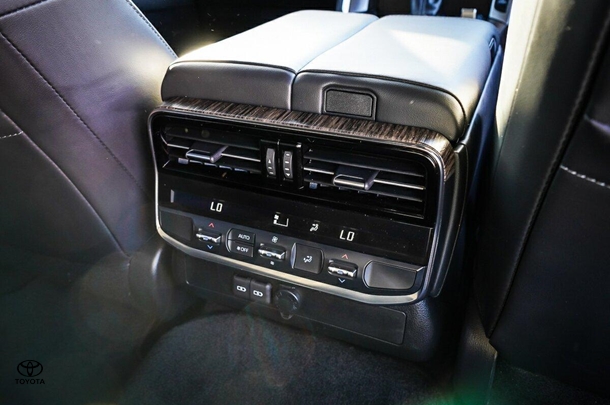 2024 Toyota Landcruiser VX image 10
