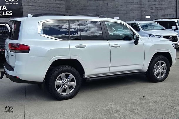 2023 Toyota LandCruiser Sahara image 11