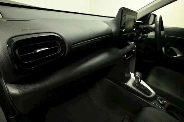 2023 Toyota Yaris Cross Hybrid GX image 14