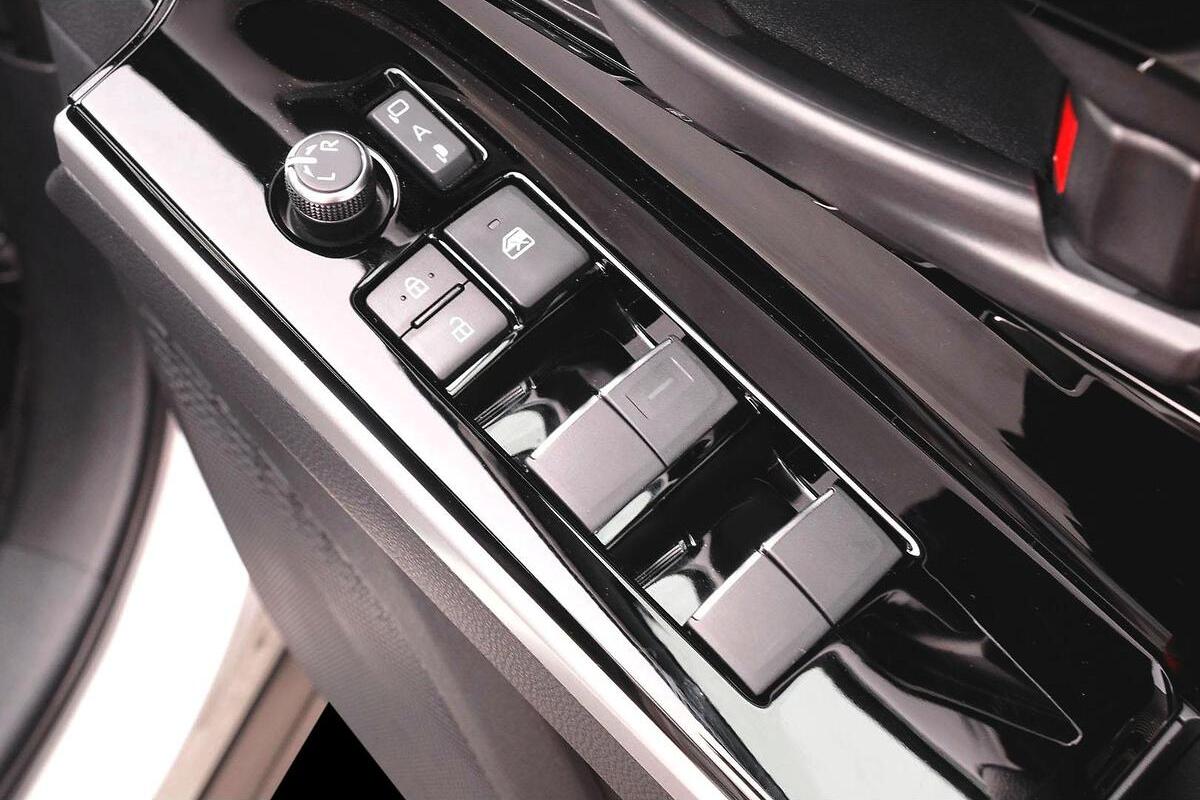 2024 Toyota bZ4X Auto AWD image 17