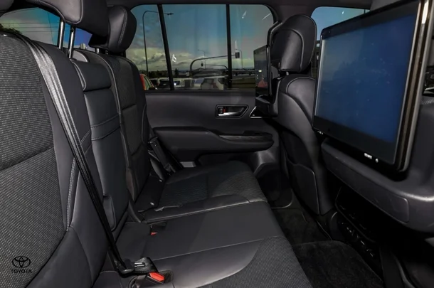 2022 Toyota LANDCRUISER Sahara ZX image 9