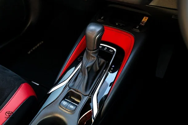 2024 Toyota Corolla Hatch Hybrid ZR image 19
