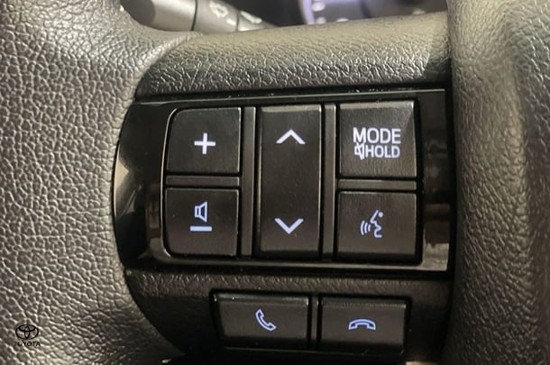 2023 Toyota Hilux SR5 image 15