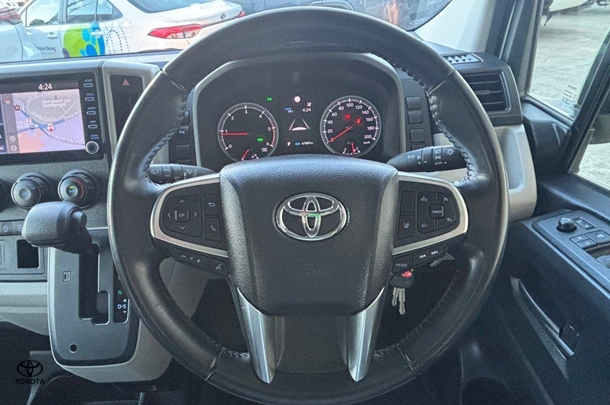 2020 Toyota Hiace LWB image 19