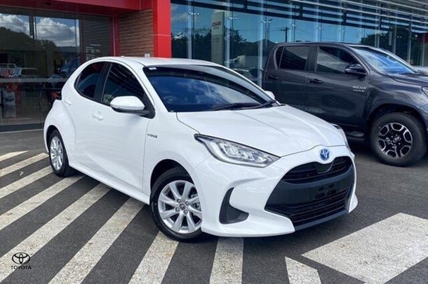 2022 Toyota Yaris HB Hybrid SX image 1