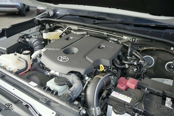 2024 Toyota Hilux 4x4 GR-S image 12