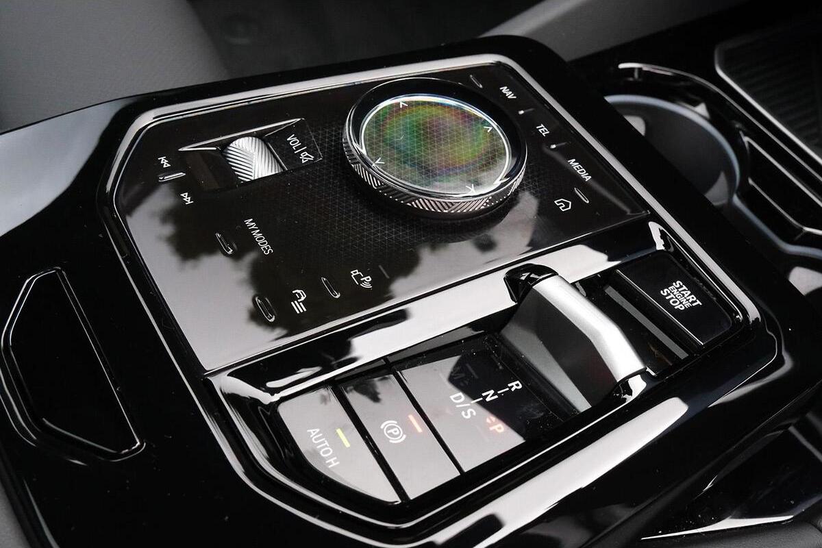 2024 BMW 5 Series 520i M Sport G60 Auto image 16