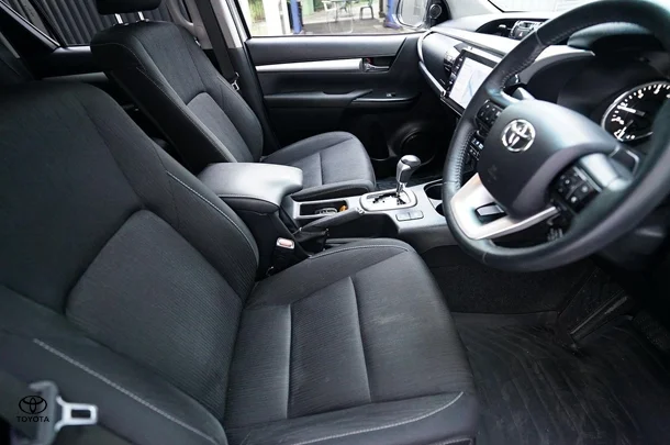 2021 Toyota Hilux 4x4 SR5 image 13