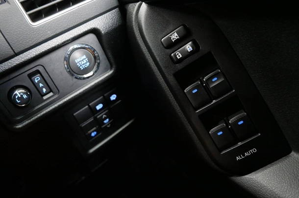 2023 Toyota Prado VX image 17