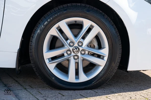 2019 TOYOTA Corolla Hatch Hybrid Ascent Sport image 27