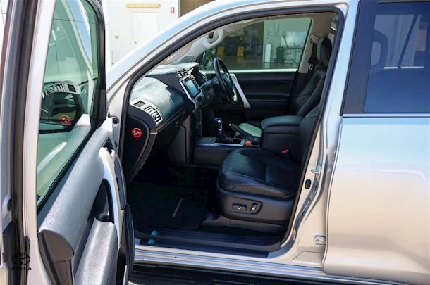 2019 Toyota Prado VX image 14