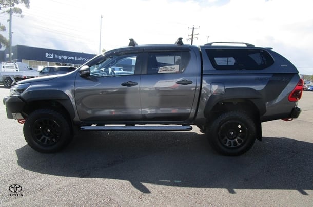 2022 Toyota Hilux Rugged X image 2