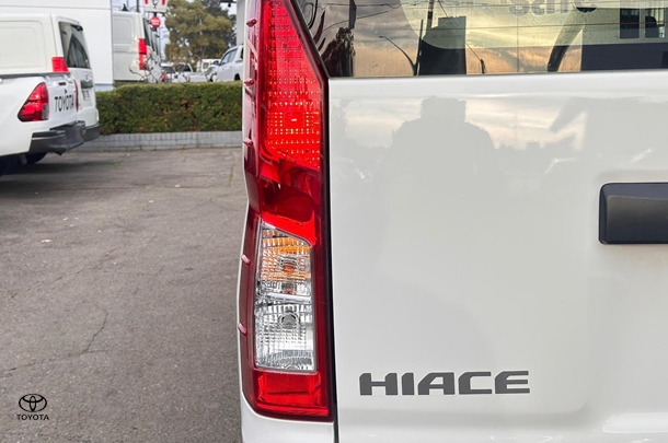 2022 Toyota HiAce LWB image 9