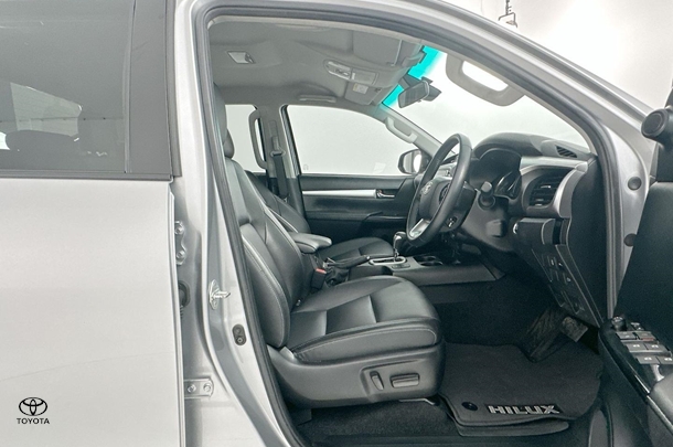 2022 Toyota Hilux SR5 image 15