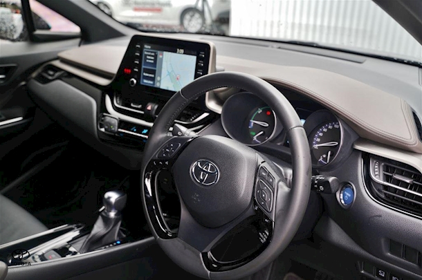 2022 Toyota C-HR Hybrid Koba 2WD image 18