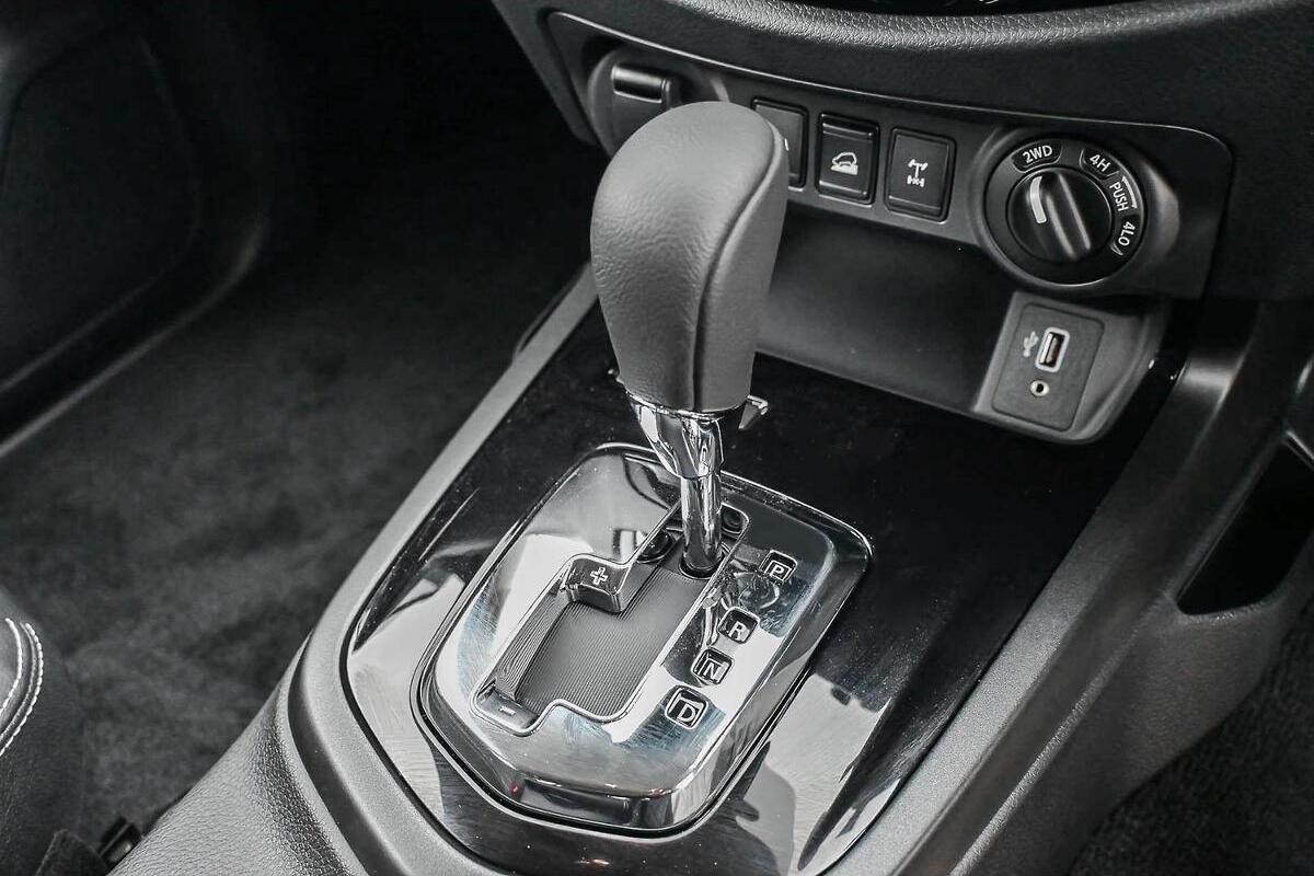 2024 Nissan Navara PRO-4X Warrior D23 Auto 4x4 MY24 Dual Cab image 18