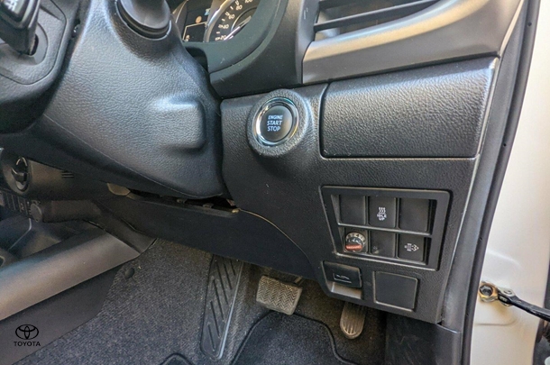 2023 Toyota Hilux 4x4 SR5 image 28