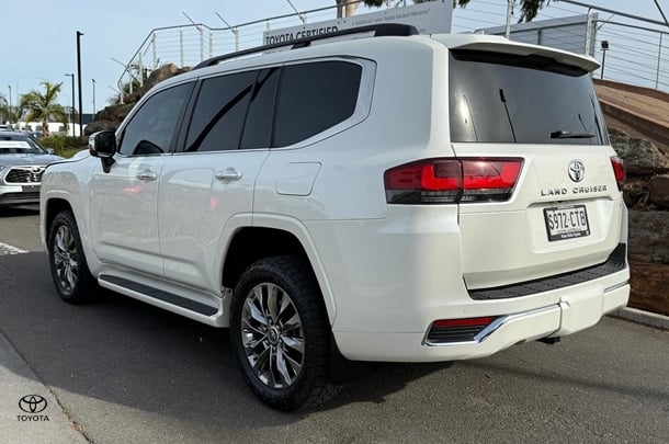 2022 Toyota Landcruiser Sahara ZX image 4