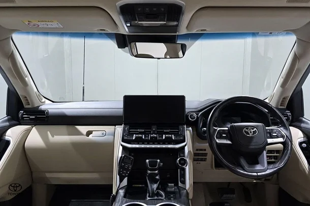 2022 Toyota Landcruiser Sahara ZX image 11
