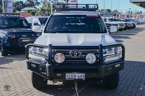 2016 Toyota Landcruiser GXL image 4