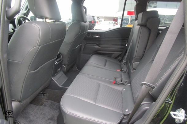 2024 Toyota Prado VX image 14