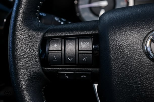 2023 TOYOTA Hilux 4x4 SR5 image 11