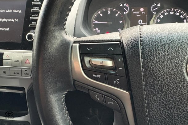 2021 Toyota Prado VX image 18