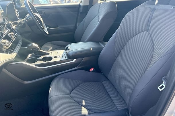 2021 Toyota Kluger Hybrid GX AWD image 25