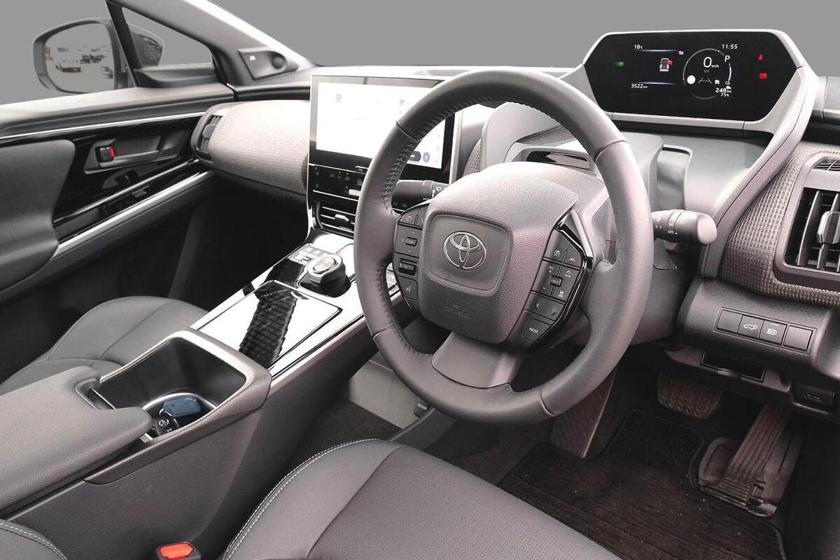 2024 Toyota bZ4X Auto AWD image 8